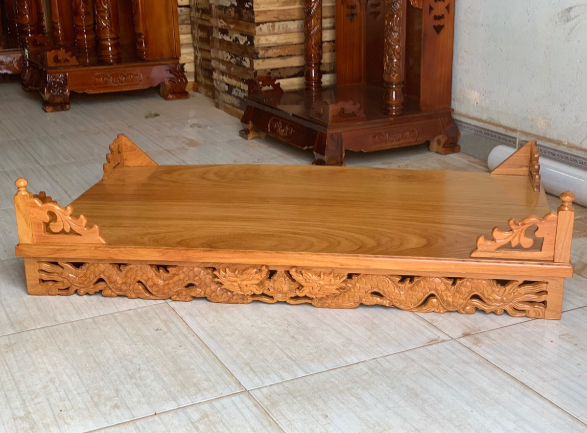 So sánh mặt bàn thờ ván ghép với mặt bàn thờ ván liền tấm